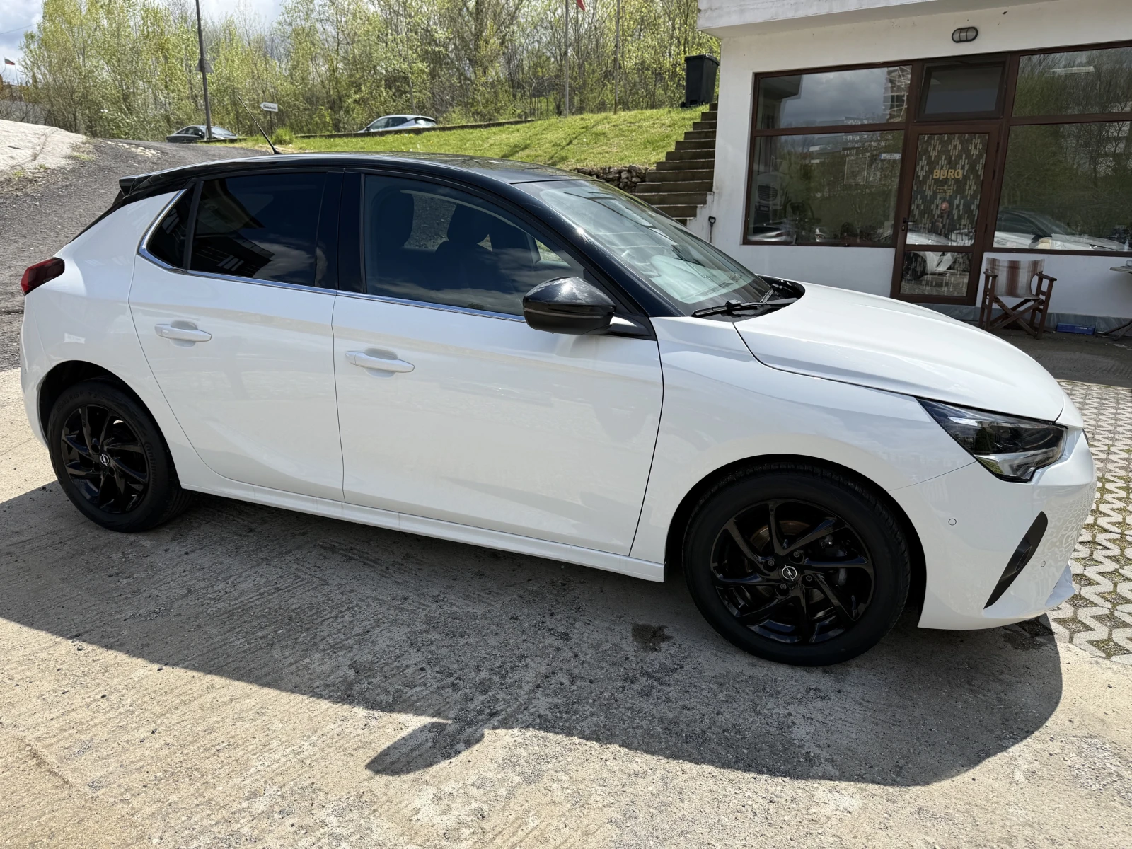 Opel Corsa 1.2i Cosmo.Full-Led.Car Play., снимка 3 - Автомобили и джипове - 54290129