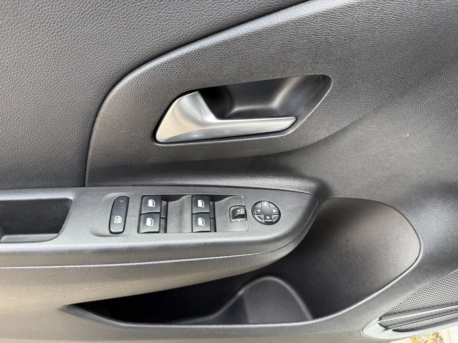 Opel Corsa 1.2i Cosmo.Full-Led.Car Play., снимка 12 - Автомобили и джипове - 54290129