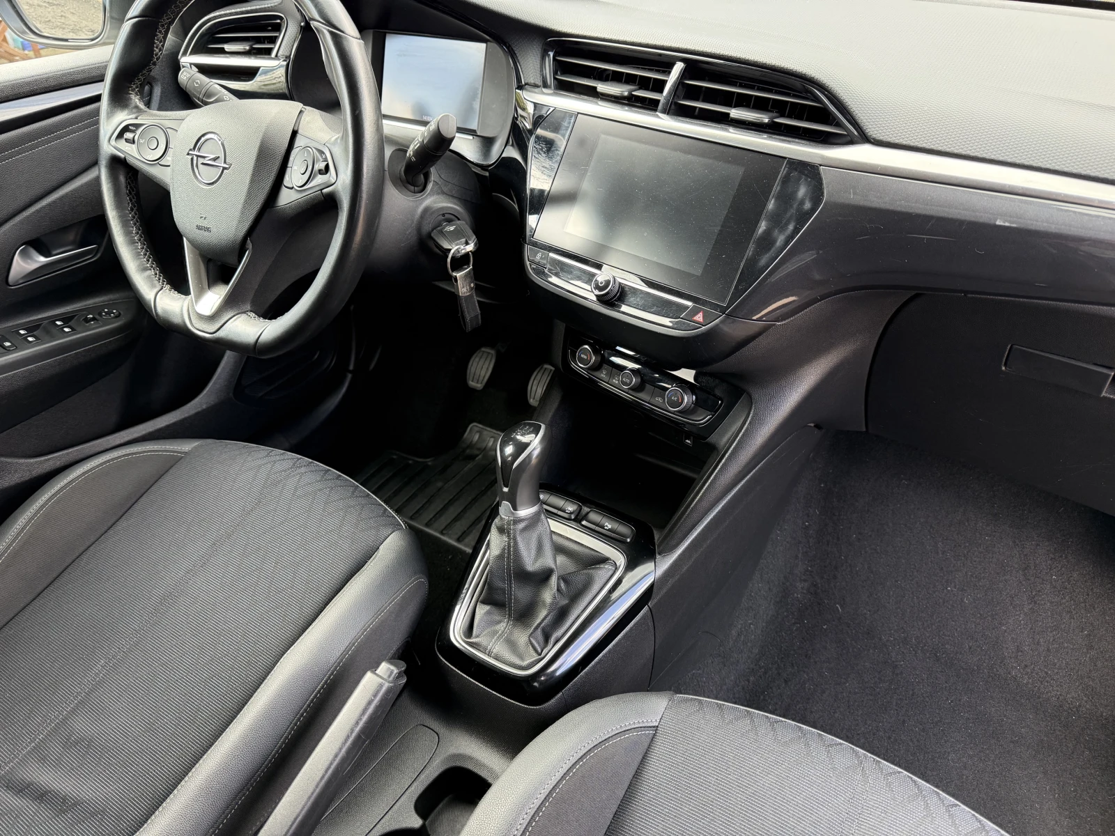 Opel Corsa 1.2i Cosmo.Full-Led.Car Play., снимка 10 - Автомобили и джипове - 54290129