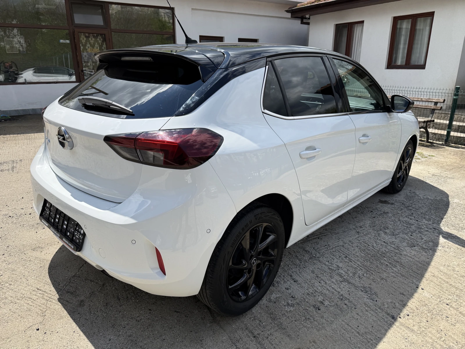 Opel Corsa 1.2i Cosmo.Full-Led.Car Play., снимка 4 - Автомобили и джипове - 54290129