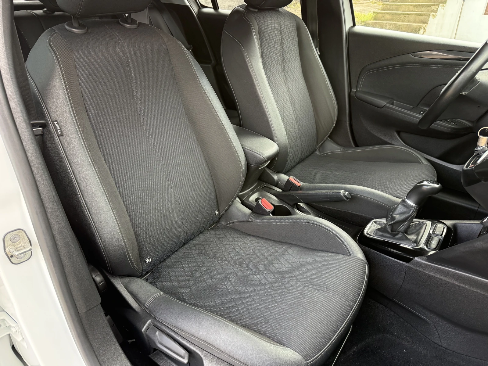 Opel Corsa 1.2i Cosmo.Full-Led.Car Play., снимка 11 - Автомобили и джипове - 54290129