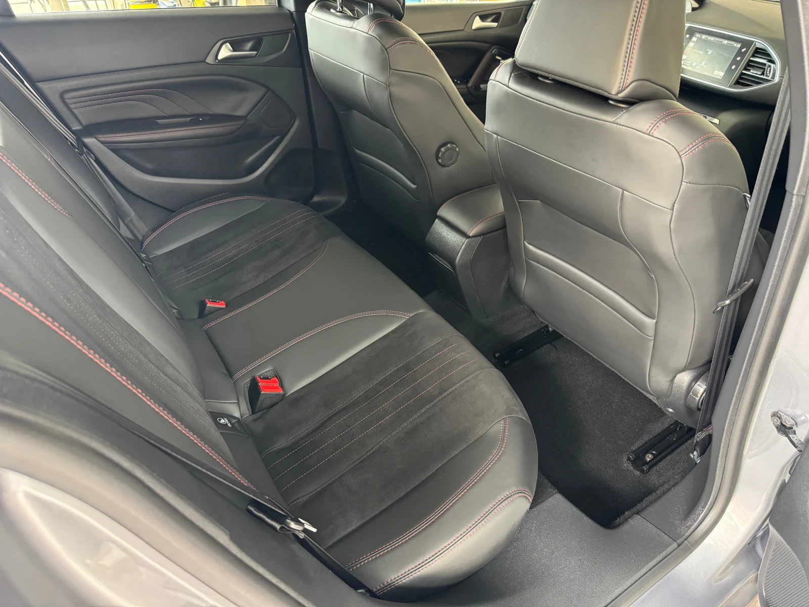 Peugeot 308 2.0 Blue-HDi GT Line* Full LED* КОЖА* EURO6, снимка 16 - Автомобили и джипове - 54294556