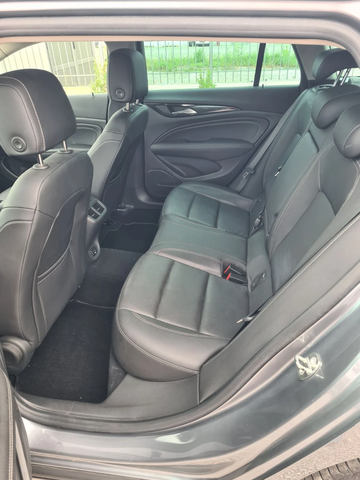 Opel Insignia  Sport Tourer 2.0 diesel 170kc , снимка 2 - Автомобили и джипове - 54908947