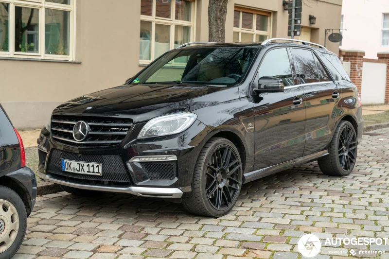 Mercedes-Benz ML 350 на части , снимка 1 - Автомобили и джипове - 48471588