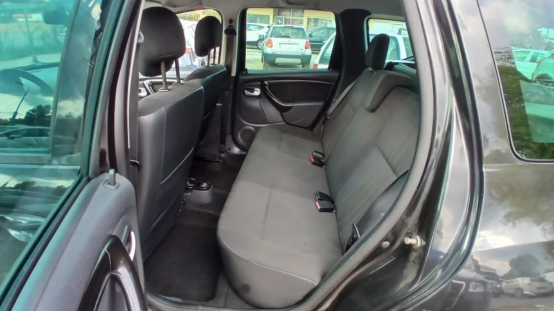 Dacia Duster 1.6i, снимка 9 - Автомобили и джипове - 43414491