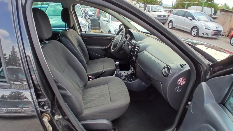 Dacia Duster 1.6i, снимка 10 - Автомобили и джипове - 43414491