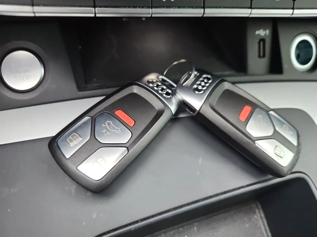 Audi Q5 * Komfort * Quattro * Подгреви * CARFAX *  - изображение 8