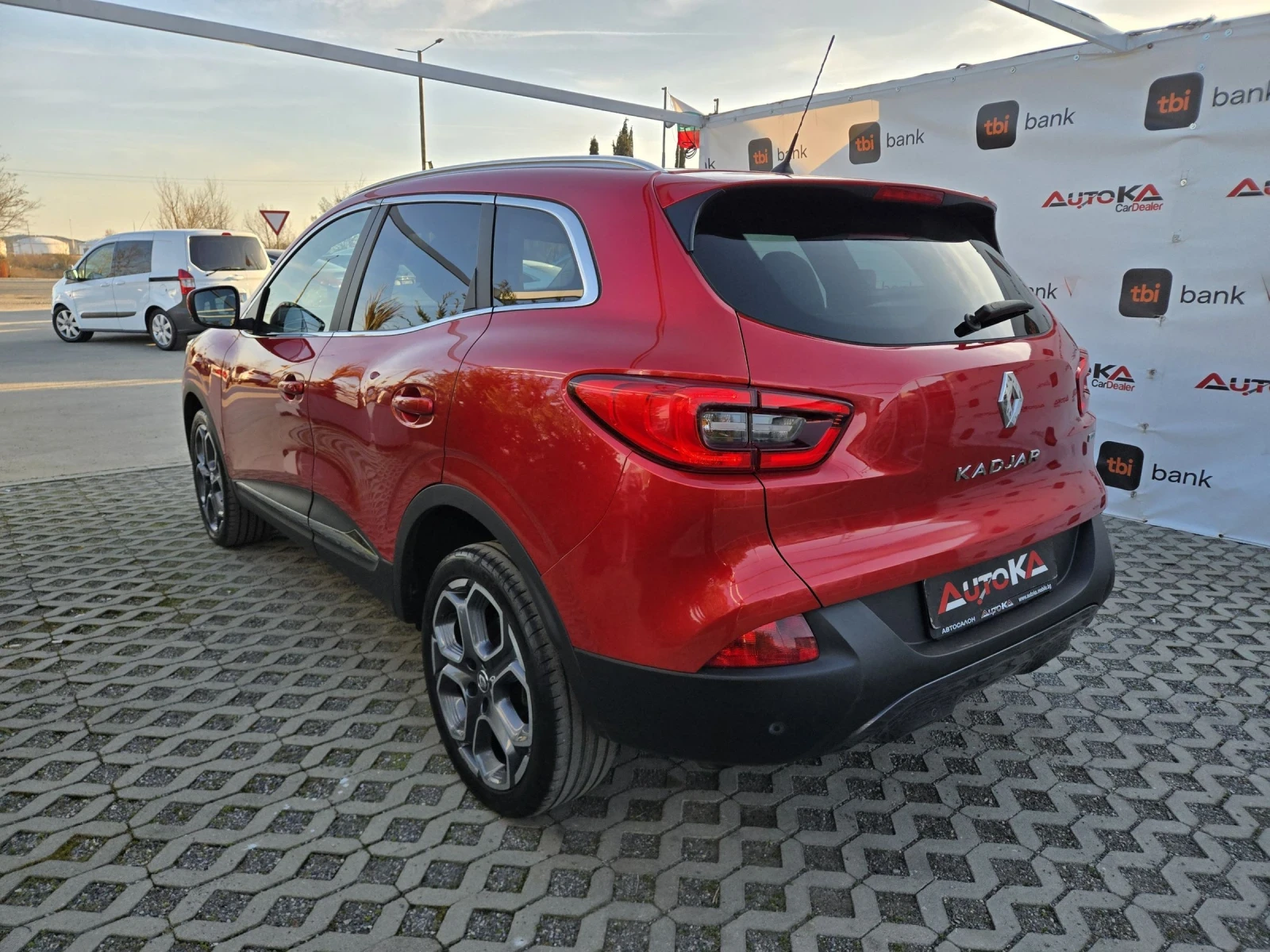 Renault Kadjar 1.6dci-131кс= 4х4= 6СК= АВТОПИЛОТ= НАВИ= СЕРВ.ИСТО, снимка 5 - Автомобили и джипове - 53821154