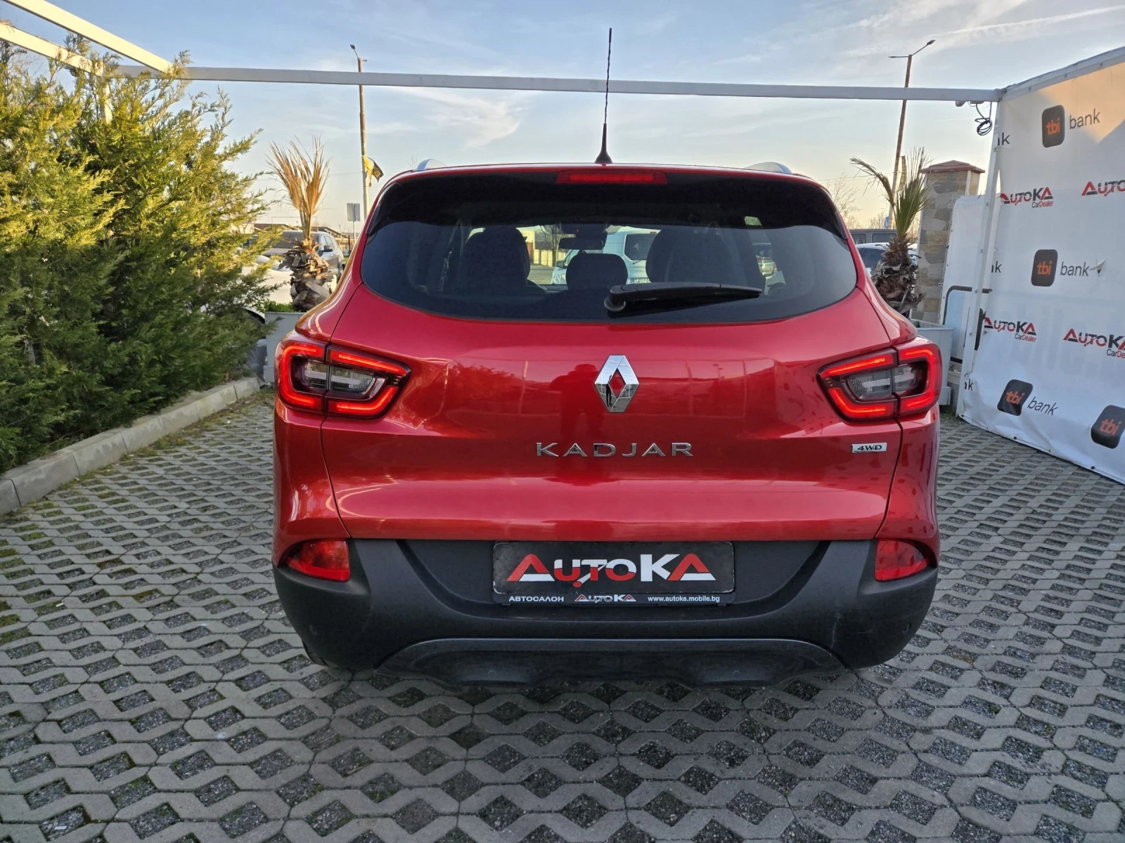 Renault Kadjar 1.6dci-131кс= 4х4= 6СК= АВТОПИЛОТ= НАВИ= СЕРВ.ИСТО, снимка 4 - Автомобили и джипове - 53821154
