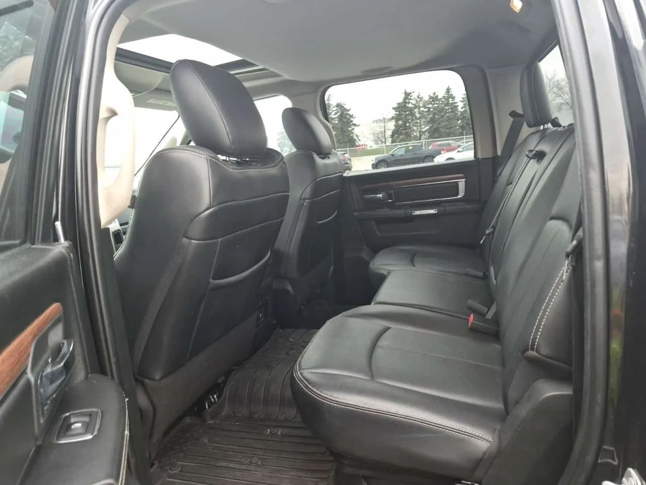 Dodge RAM 1500 * LARAMIE CREW CAB SHORT BED * CARFAX * ЦЕНА ДО БГ, снимка 10 - Автомобили и джипове - 54080231