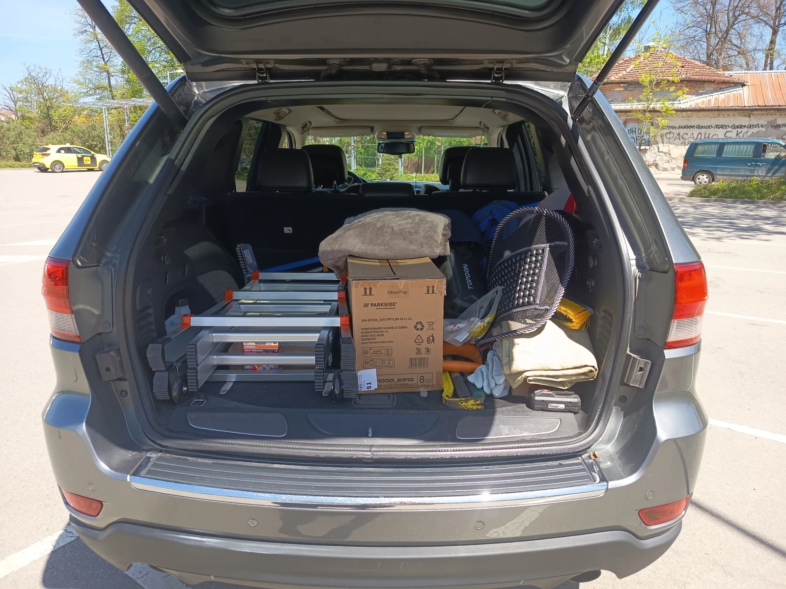 Jeep Grand cherokee Overland, снимка 4 - Автомобили и джипове - 54333931