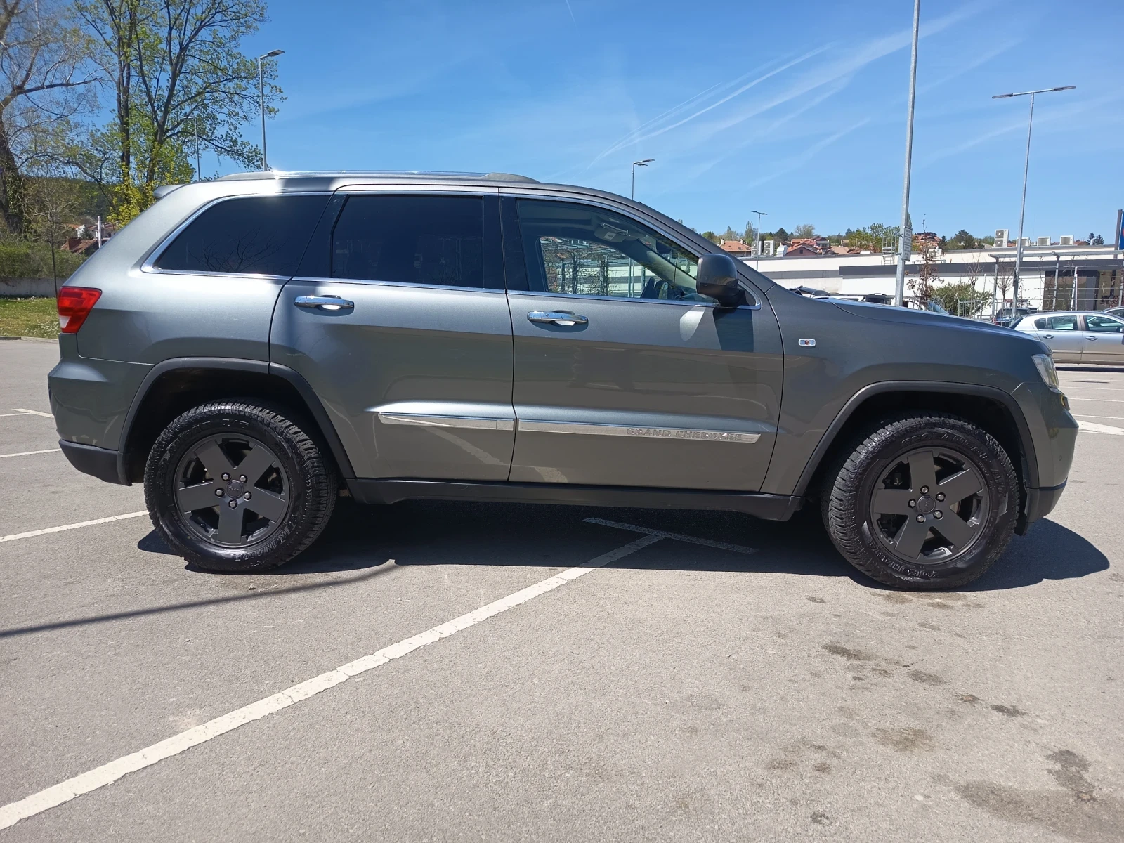 Jeep Grand cherokee Overland, снимка 2 - Автомобили и джипове - 54333931