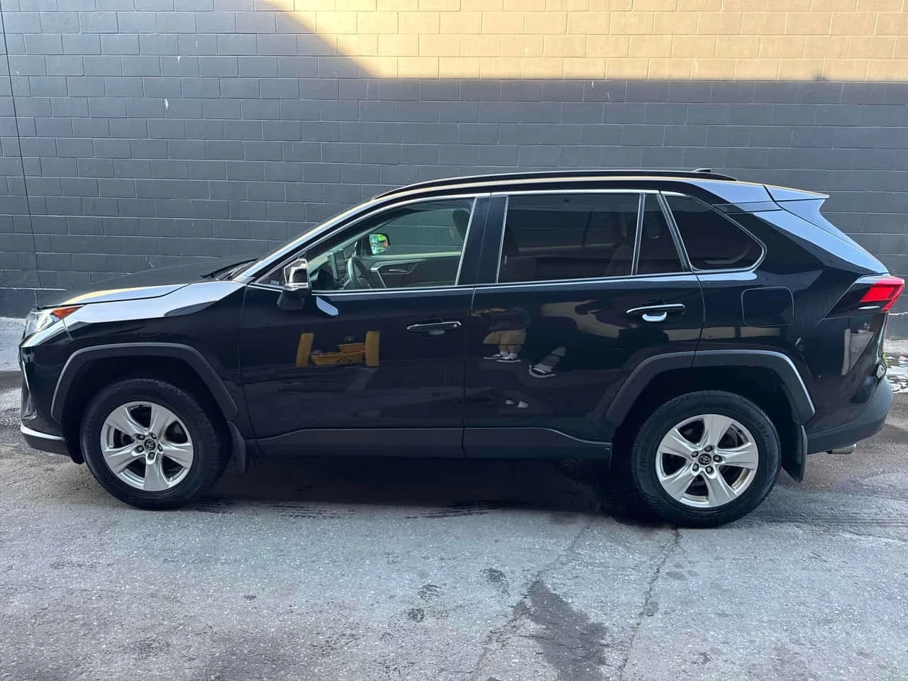 Toyota Rav4 * XLE * АВТОКРЕДИТ БЕЗ ПЪРВОНАЧАЛНА ВНОСКА* , снимка 2 - Автомобили и джипове - 56164403