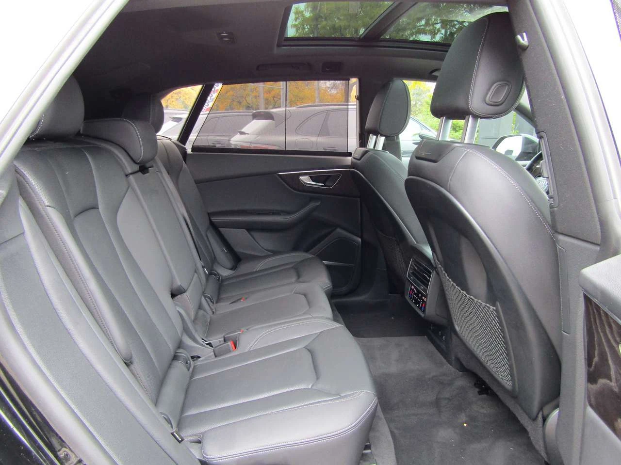 Audi Q8 TECHNIK/ BLACK OPTIC, снимка 12 - Автомобили и джипове - 56677589