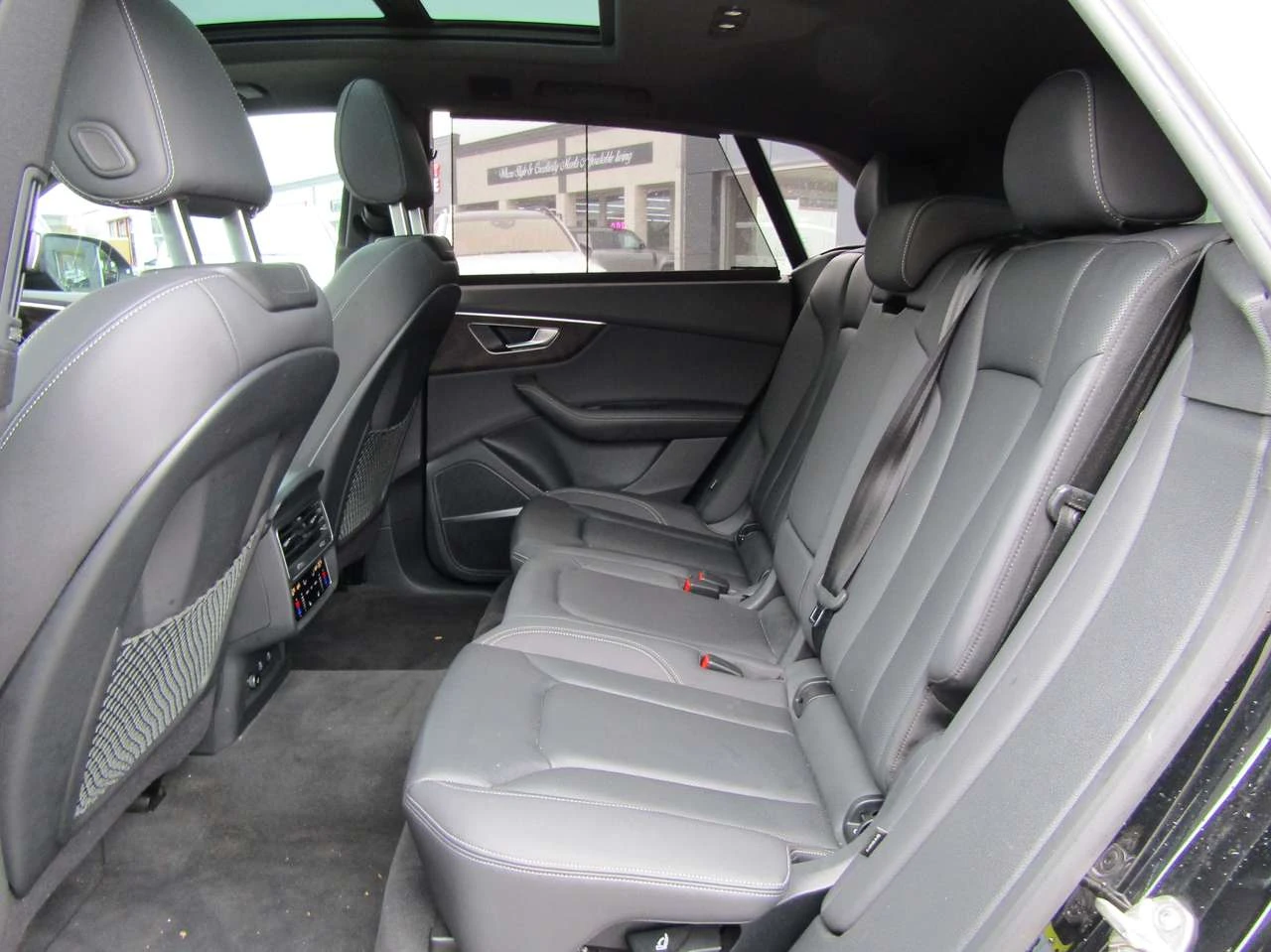 Audi Q8 TECHNIK/ BLACK OPTIC, снимка 15 - Автомобили и джипове - 56677589
