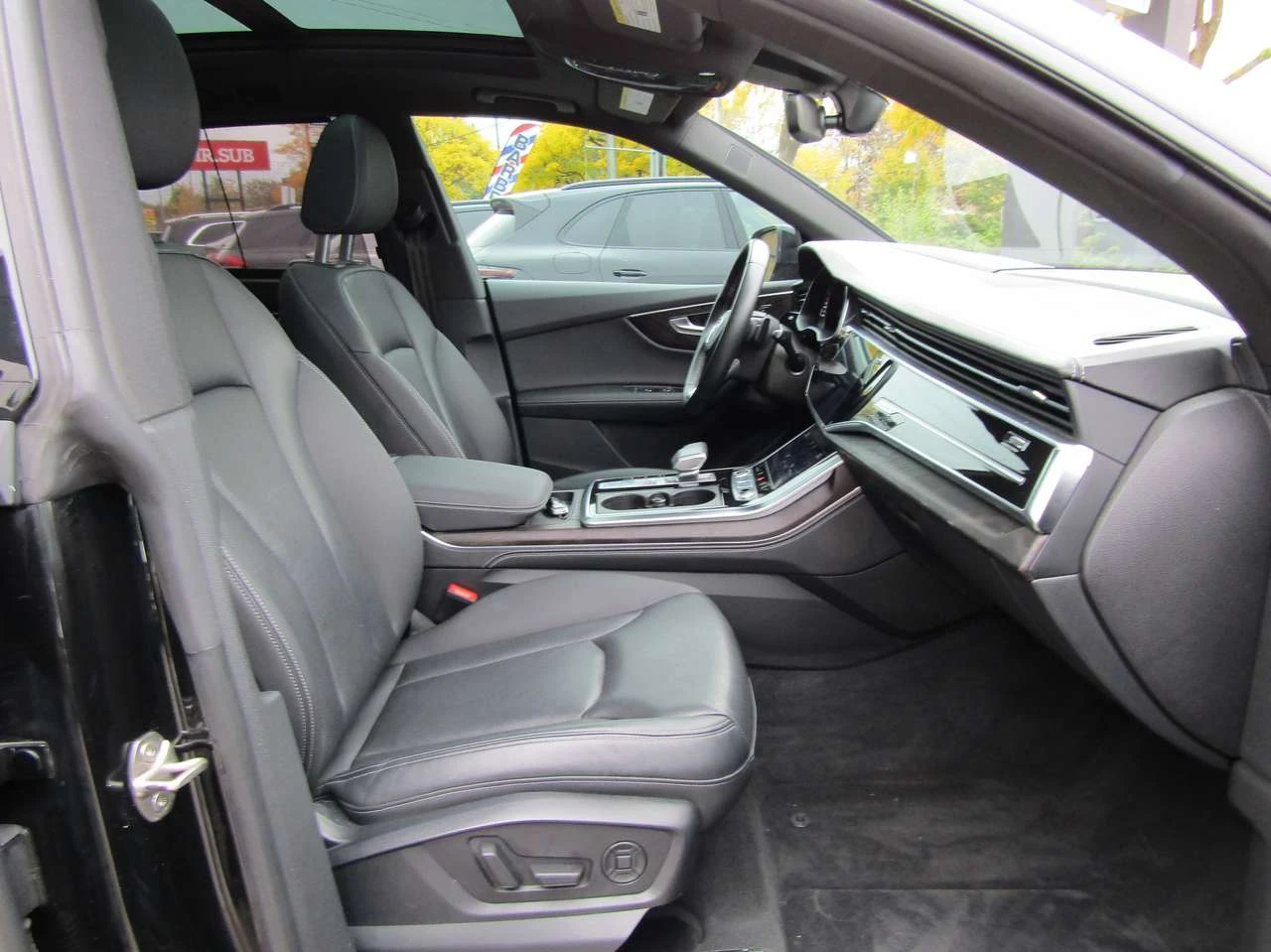 Audi Q8 TECHNIK/ BLACK OPTIC, снимка 10 - Автомобили и джипове - 56677589