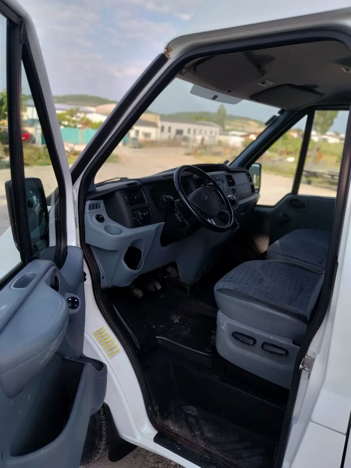 Ford Transit 2.2 - изображение 6