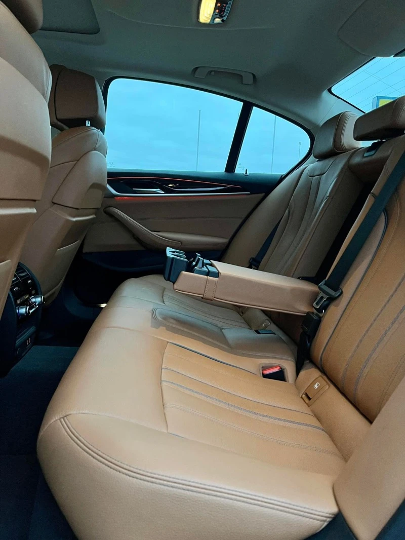 BMW 530 d 286к.с. Luxury* Laser* Pano, снимка 10 - Автомобили и джипове - 44586478