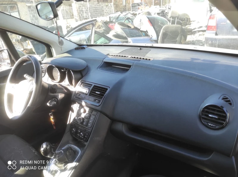 Opel Meriva 1.4 i, снимка 4 - Автомобили и джипове - 49025561