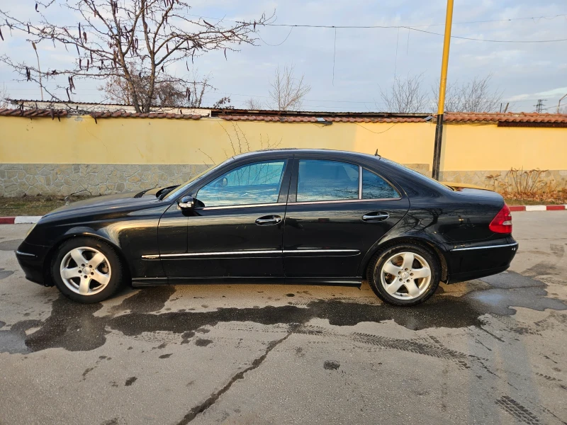 Mercedes-Benz E 220 Avantgarde, снимка 4 - Автомобили и джипове - 49117031