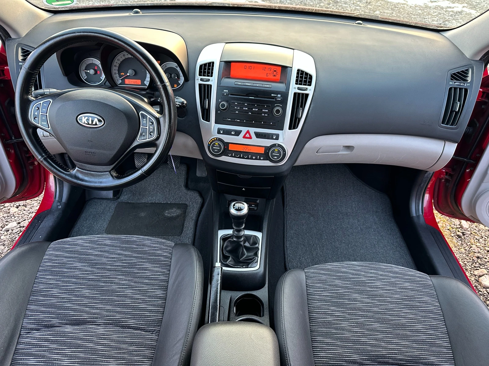 Kia Ceed 1.6CRDI 116kc - изображение 10