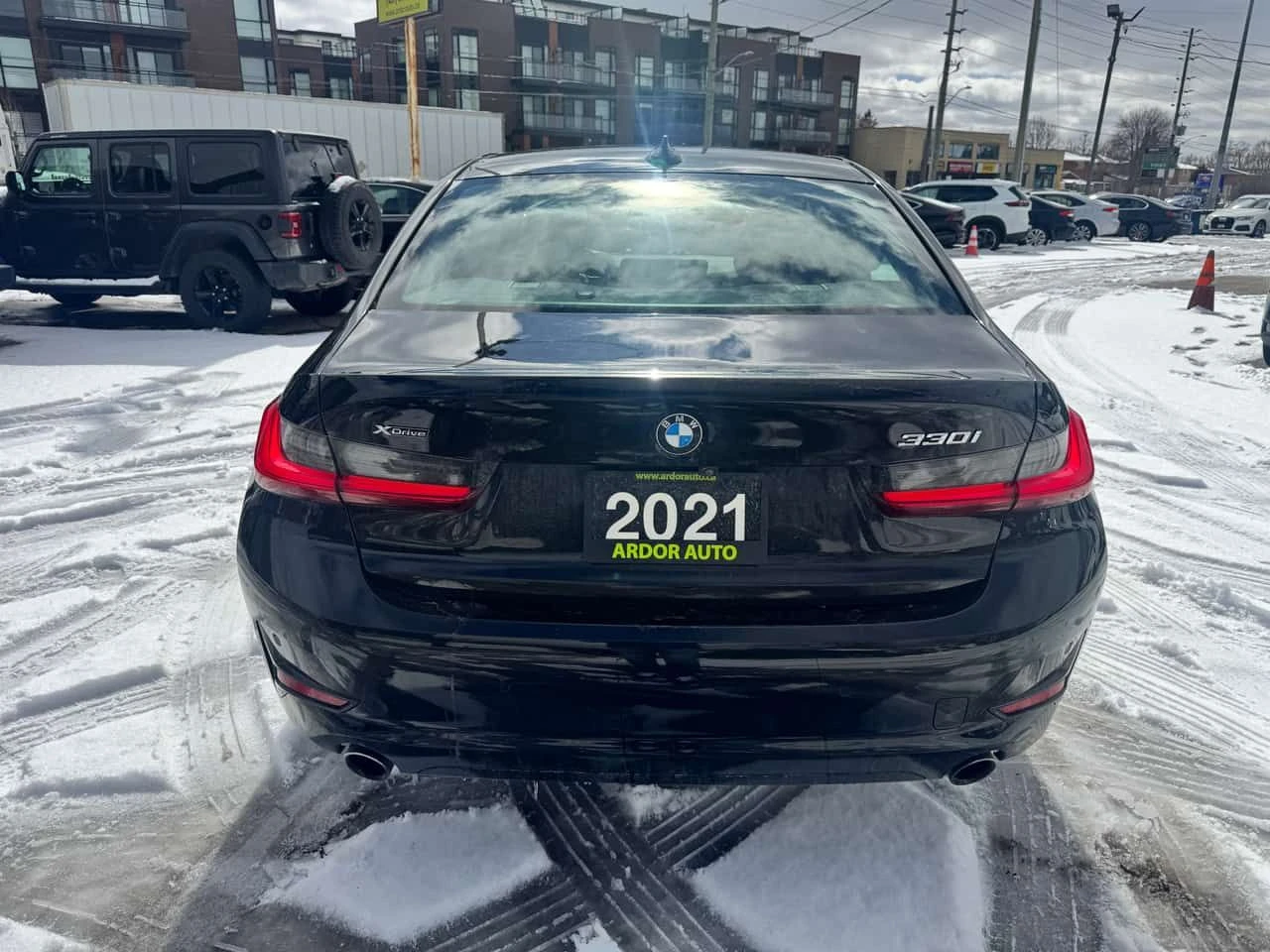 BMW 330 330i xDrive  CARFAX, снимка 4 - Автомобили и джипове - 53846150