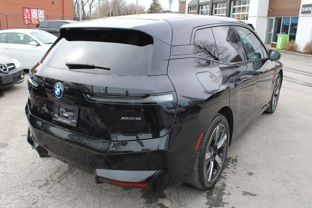 BMW iX ДИСТРОНИК* МАСАЖ* МЪРТВА ТОЧКА* 360 КАМЕРА* ПАНО, снимка 3 - Автомобили и джипове - 54063661