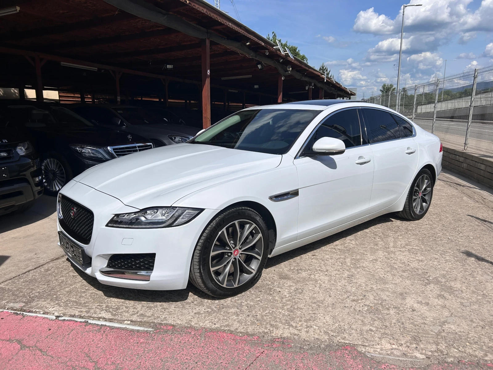 Jaguar XE 3.0d V6 Prestige 300к.с