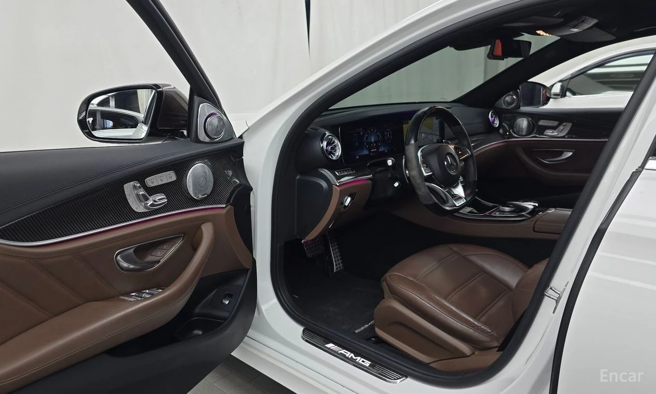 Mercedes-Benz E 63 AMG 4MATIC* 3D* BURMESTER* ОБДУХВАНЕ* ХЕДЪП* ДИСТРОНИК, снимка 5 - Автомобили и джипове - 55311623