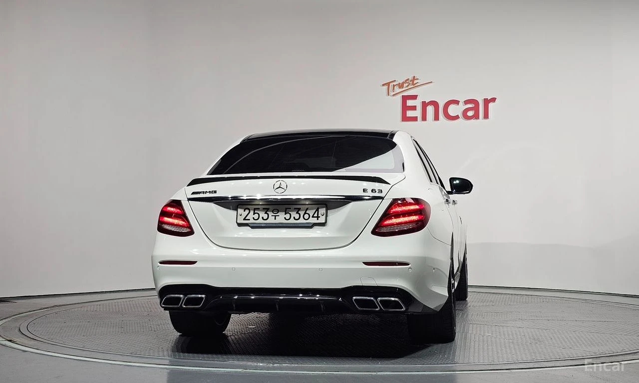 Mercedes-Benz E 63 AMG 4MATIC* 3D* BURMESTER* ОБДУХВАНЕ* ХЕДЪП* ДИСТРОНИК, снимка 4 - Автомобили и джипове - 55311623