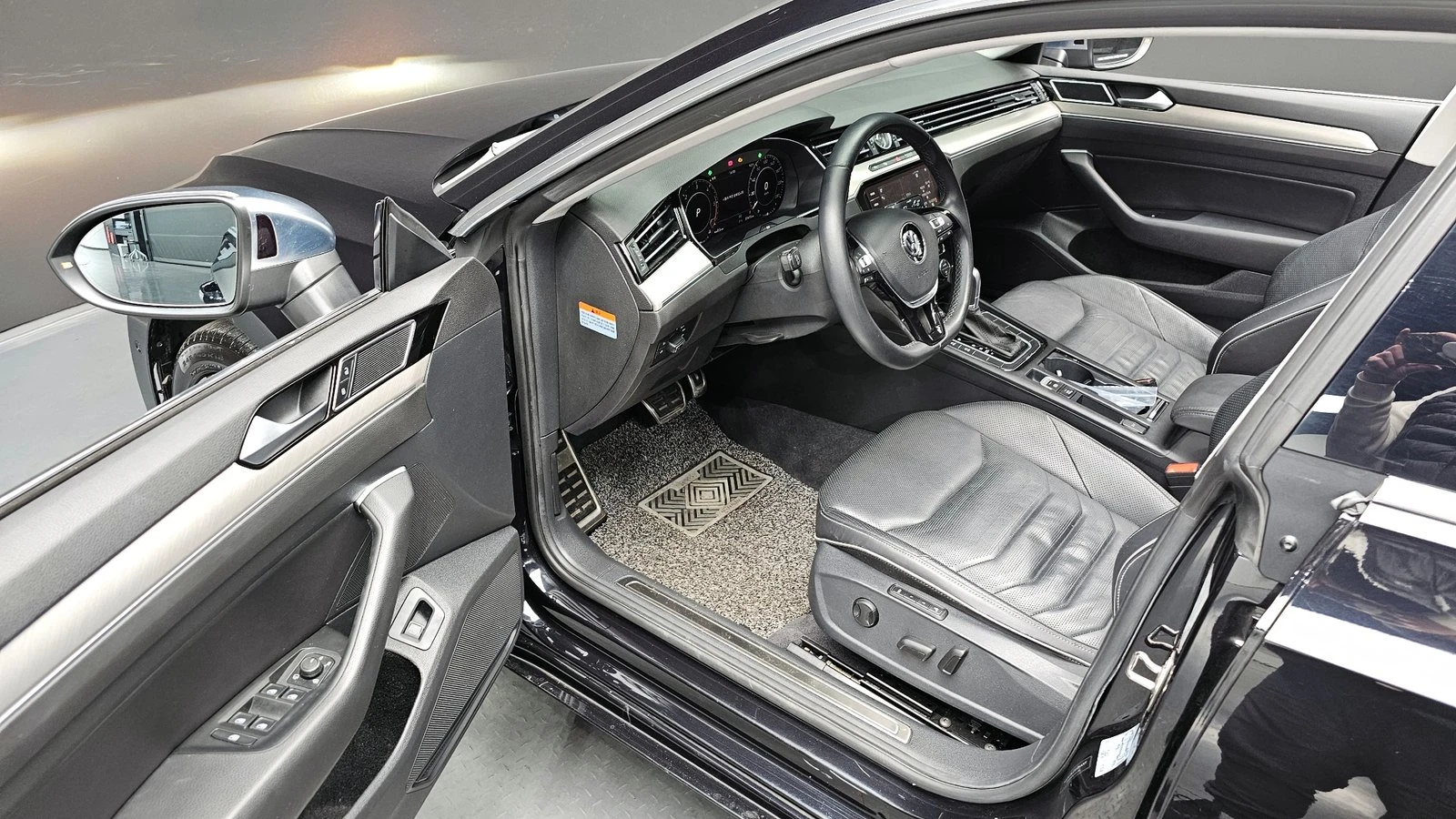 VW Arteon 2.0 TDI* ЛЮК* МАСАЖ* KEYLESS* ЕЛ. БАГАЖНИК* КРАЙНА, снимка 12 - Автомобили и джипове - 55318886