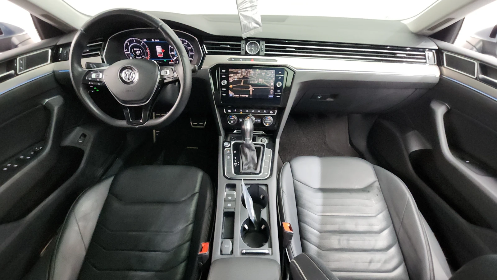 VW Arteon 2.0 TDI* BLIND SPOT* МАСАЖ* ЕЛ. БАГАЖНИК* ЛЮК* КРА, снимка 7 - Автомобили и джипове - 55318886