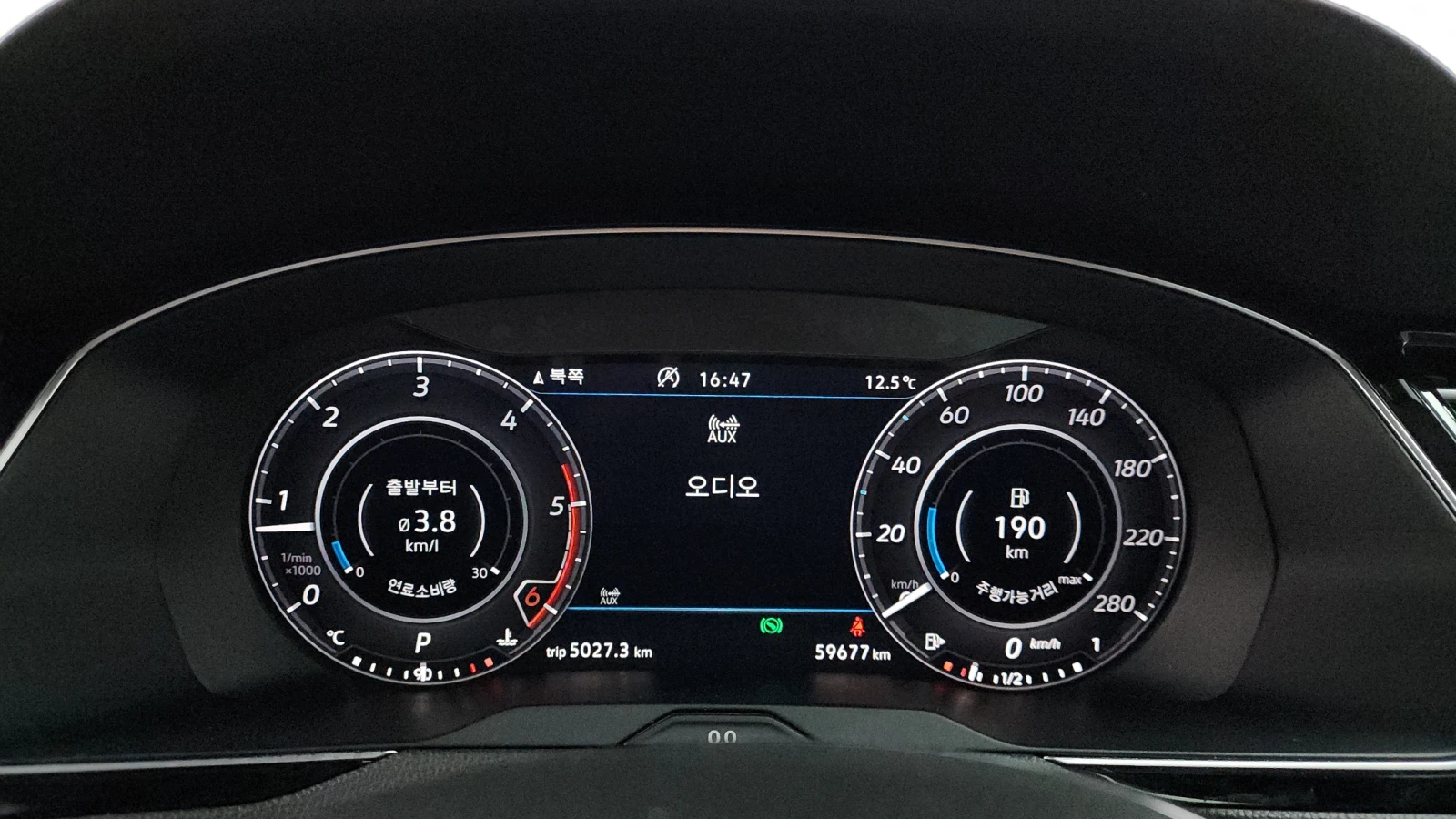 VW Arteon 2.0 TDI* BLIND SPOT* МАСАЖ* ЕЛ. БАГАЖНИК* ЛЮК* КРА, снимка 8 - Автомобили и джипове - 55318886