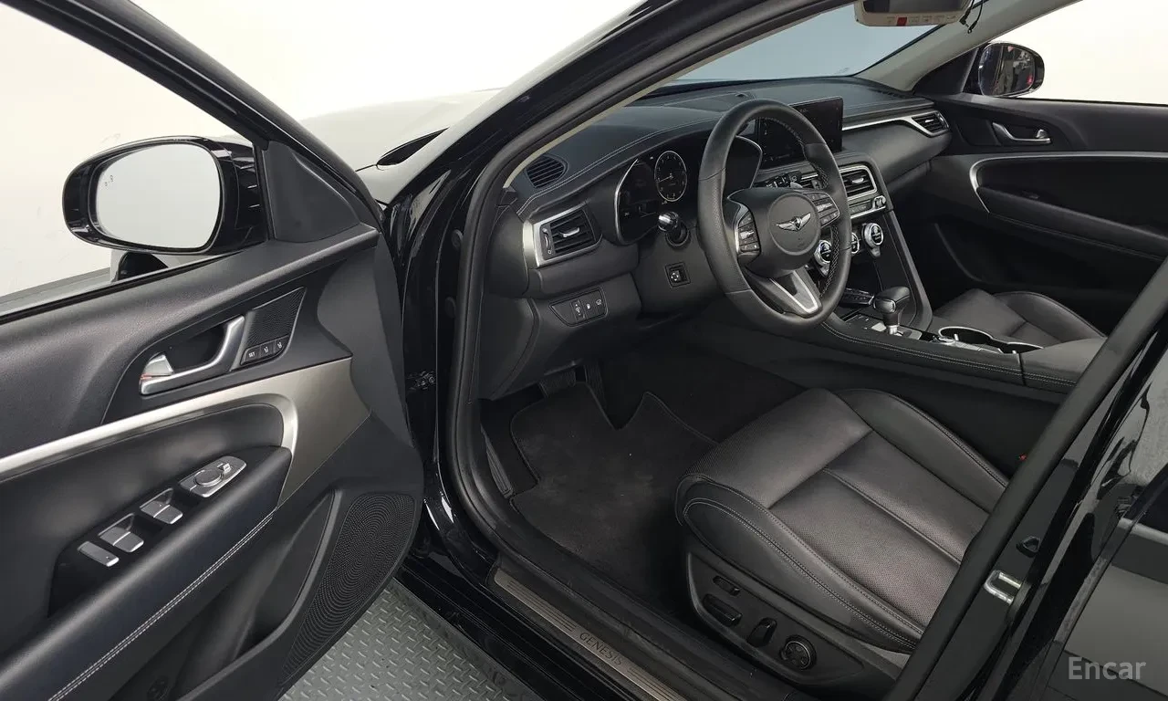Genesis G70 2.0T 4WD SHOOTING BRAKE / ОБДУХ / DISTRONIC / HUD, снимка 7 - Автомобили и джипове - 56152848