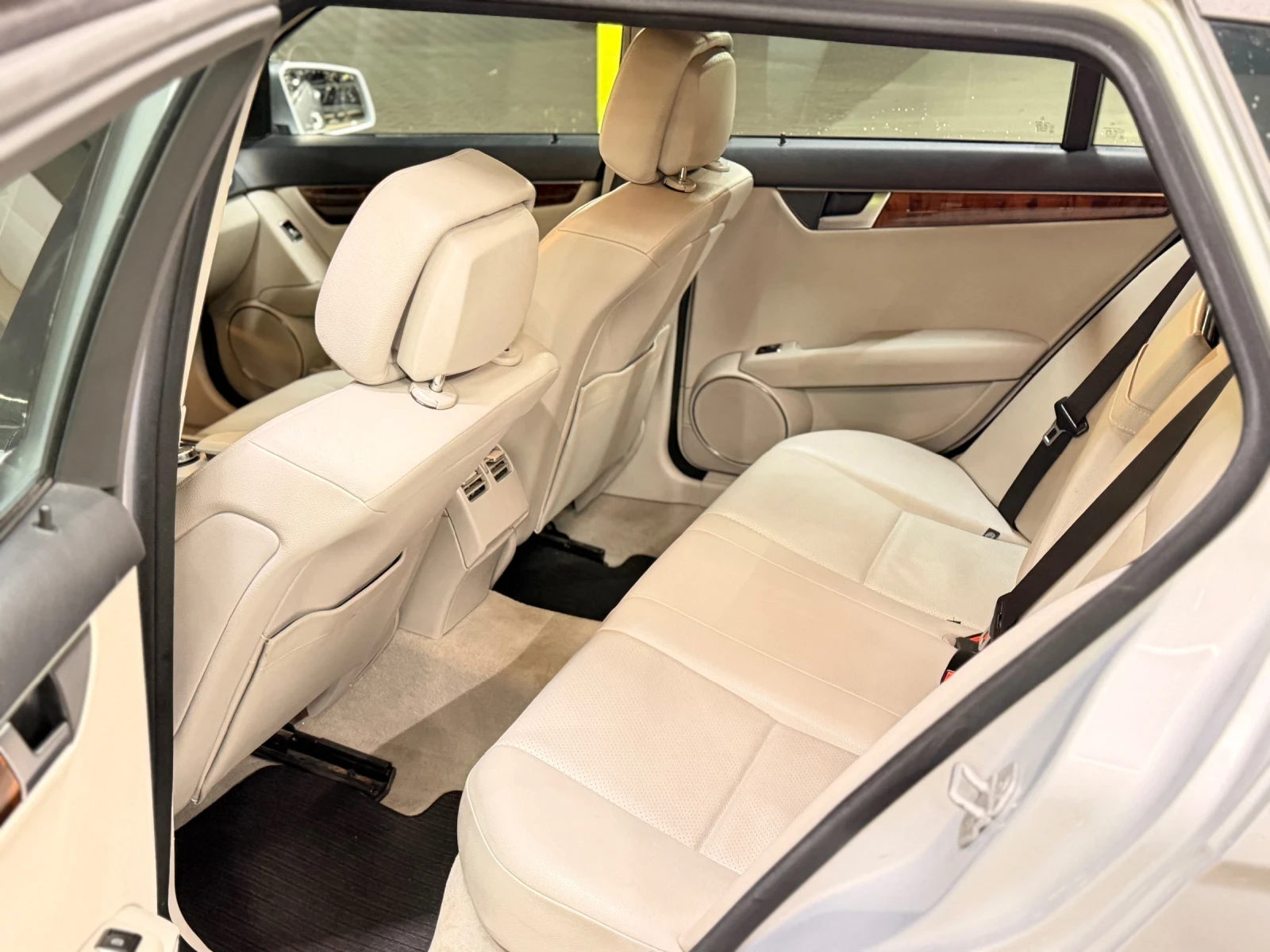 Mercedes-Benz C 200, снимка 5 - Автомобили и джипове - 56571756