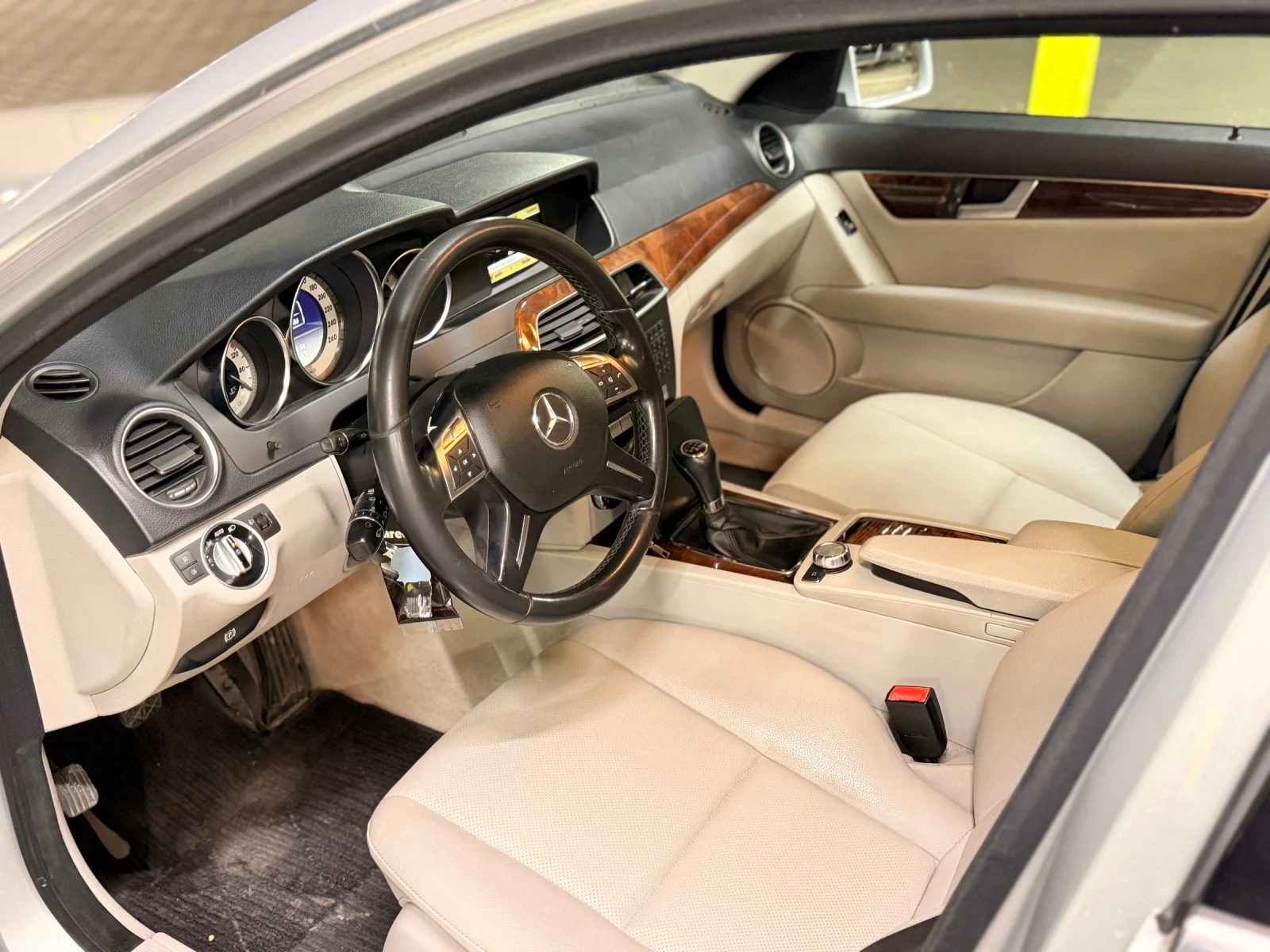 Mercedes-Benz C 200, снимка 6 - Автомобили и джипове - 56571756