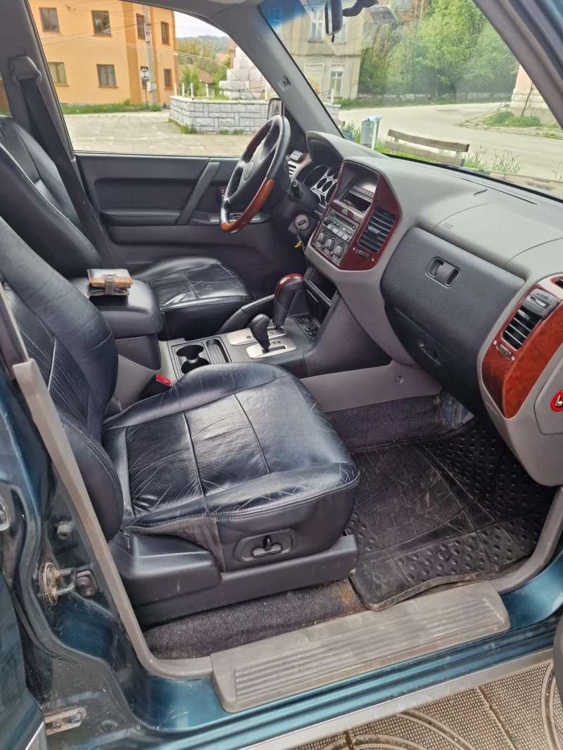 Mitsubishi Pajero, снимка 15 - Автомобили и джипове - 48044616