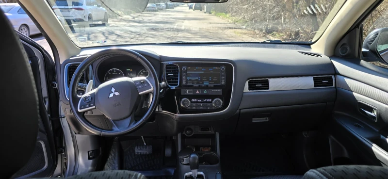 Mitsubishi Outlander, снимка 8 - Автомобили и джипове - 49413831