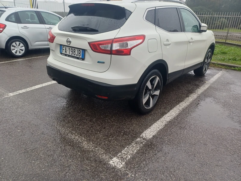 Nissan Qashqai 1.5dci ПЕРФЕКТЕН Keyless ПАНОРАМА КАМЕРА 360TEKNA , снимка 4 - Автомобили и джипове - 52878666