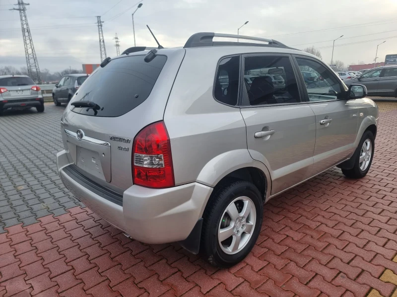 Hyundai Tucson 2.0 CRDI , снимка 5 - Автомобили и джипове - 53016562