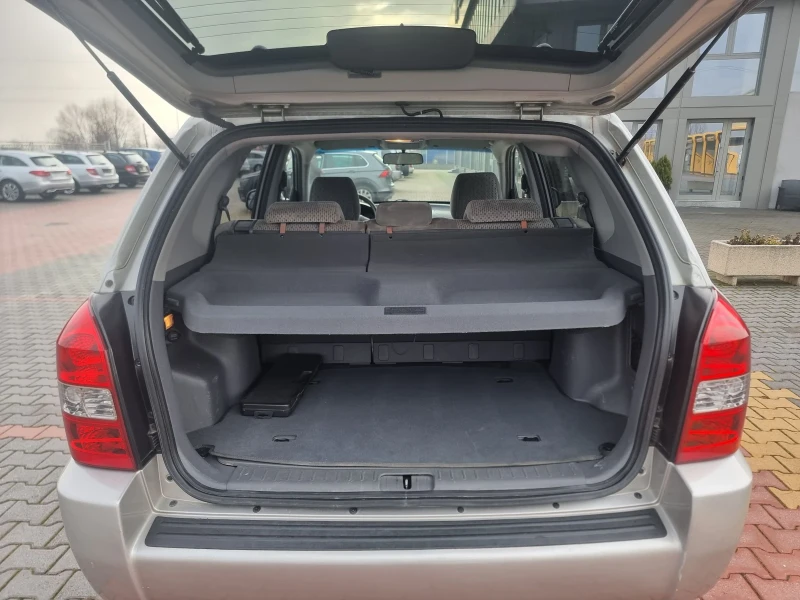 Hyundai Tucson 2.0 CRDI , снимка 13 - Автомобили и джипове - 53016562