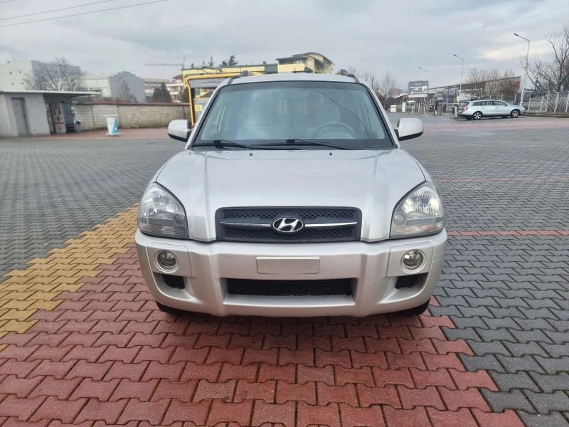 Hyundai Tucson 2.0 CRDI , снимка 8 - Автомобили и джипове - 53016562