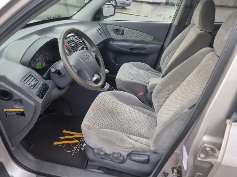 Hyundai Tucson 2.0 CRDI , снимка 11 - Автомобили и джипове - 53016562
