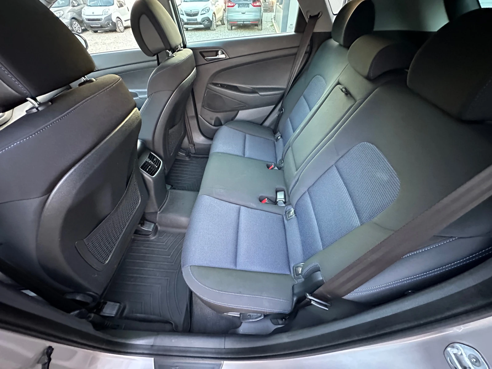 Hyundai Tucson 2.0DIZEL* Avtomat* FULL* PANORAMA* 4X4 - изображение 7