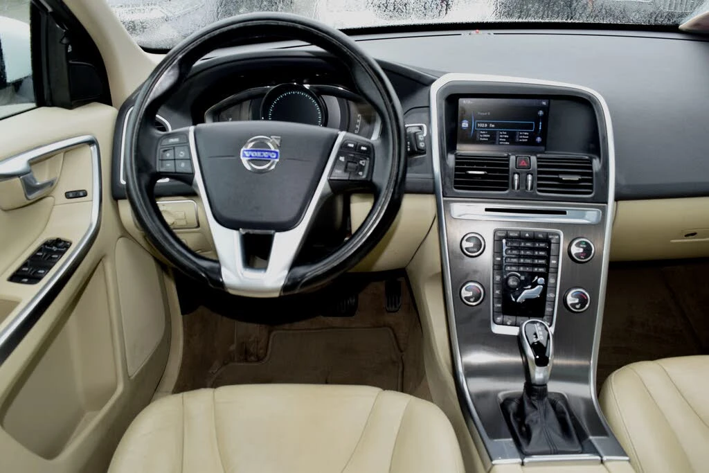 Volvo XC60 T5 Premier Plus* HeadUp* АвтоКредит * (ЦЕНА ДО БГ) - изображение 9