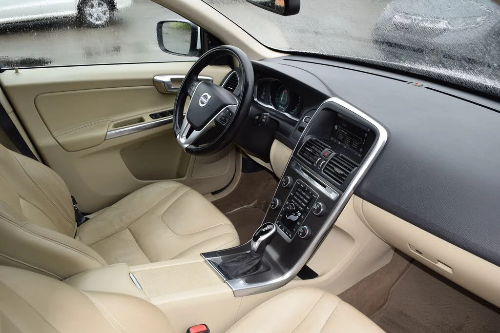 Volvo XC60 T5 Premier Plus* HeadUp* АвтоКредит * (ЦЕНА ДО БГ) - изображение 10