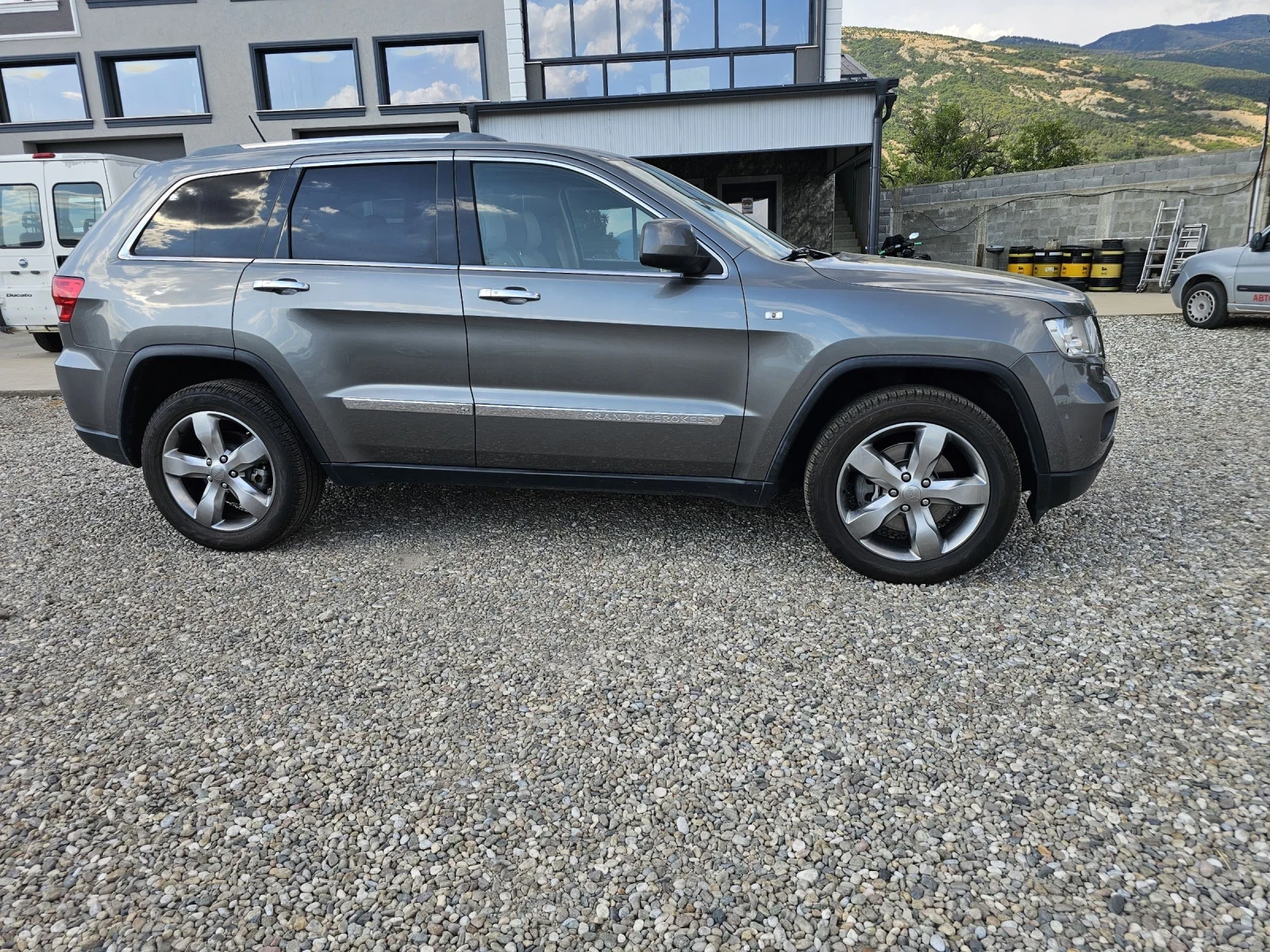Jeep Grand cherokee Overland - изображение 2