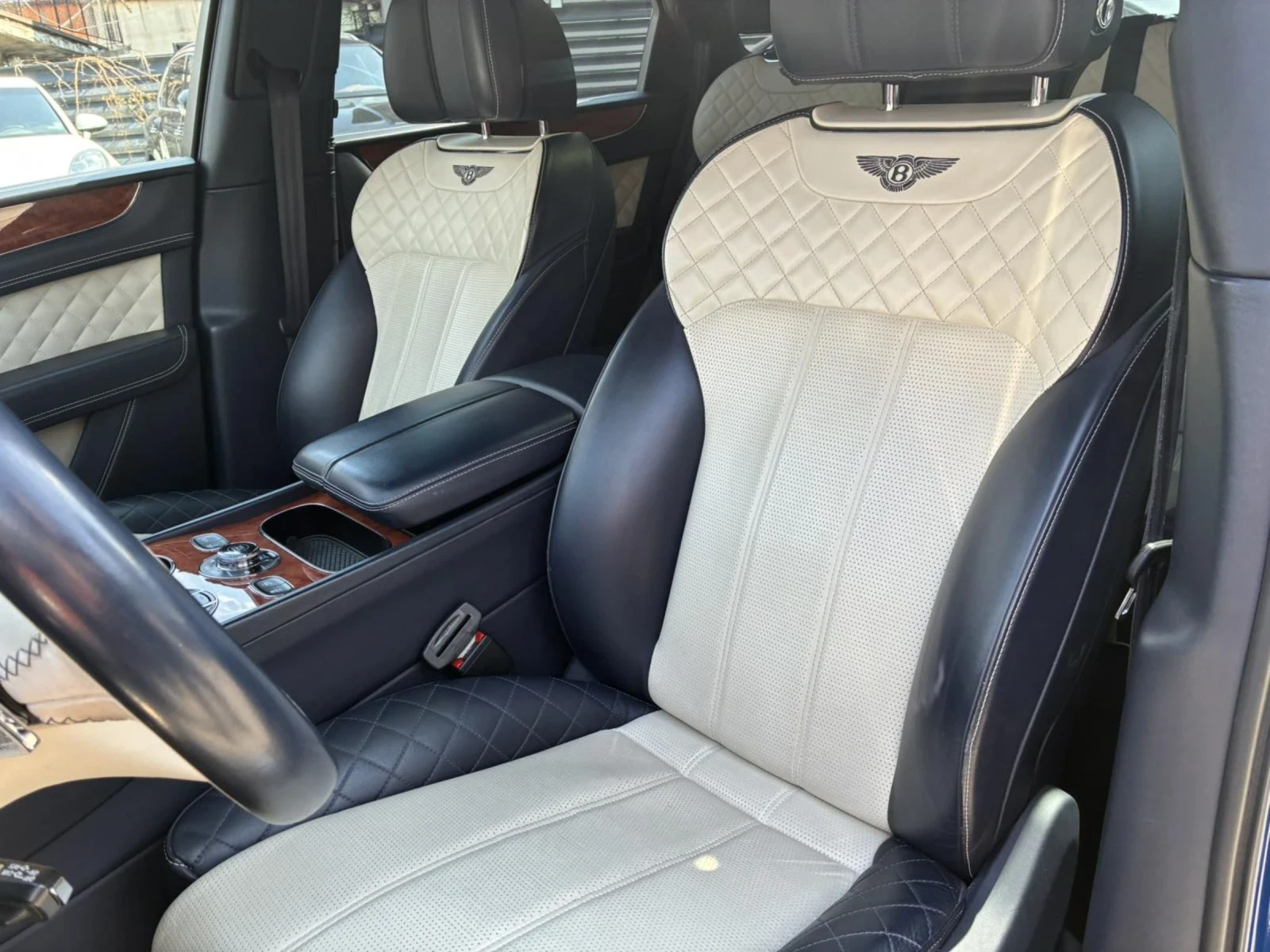 Bentley Bentayga MULLINER/Night Vision/Pano/Hud, снимка 10 - Автомобили и джипове - 54037386