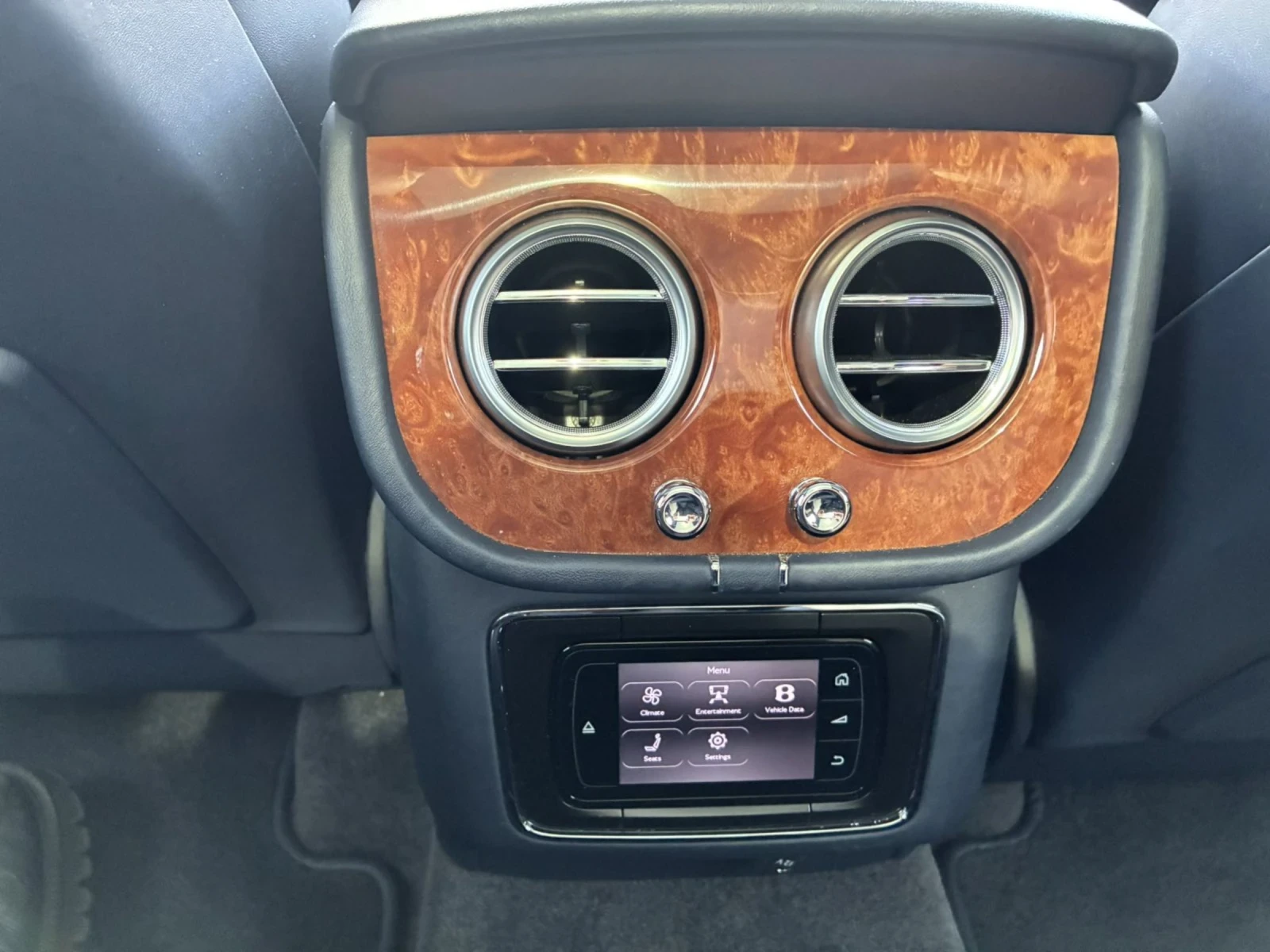 Bentley Bentayga MULLINER/Night Vision/Pano/Hud, снимка 17 - Автомобили и джипове - 54037386