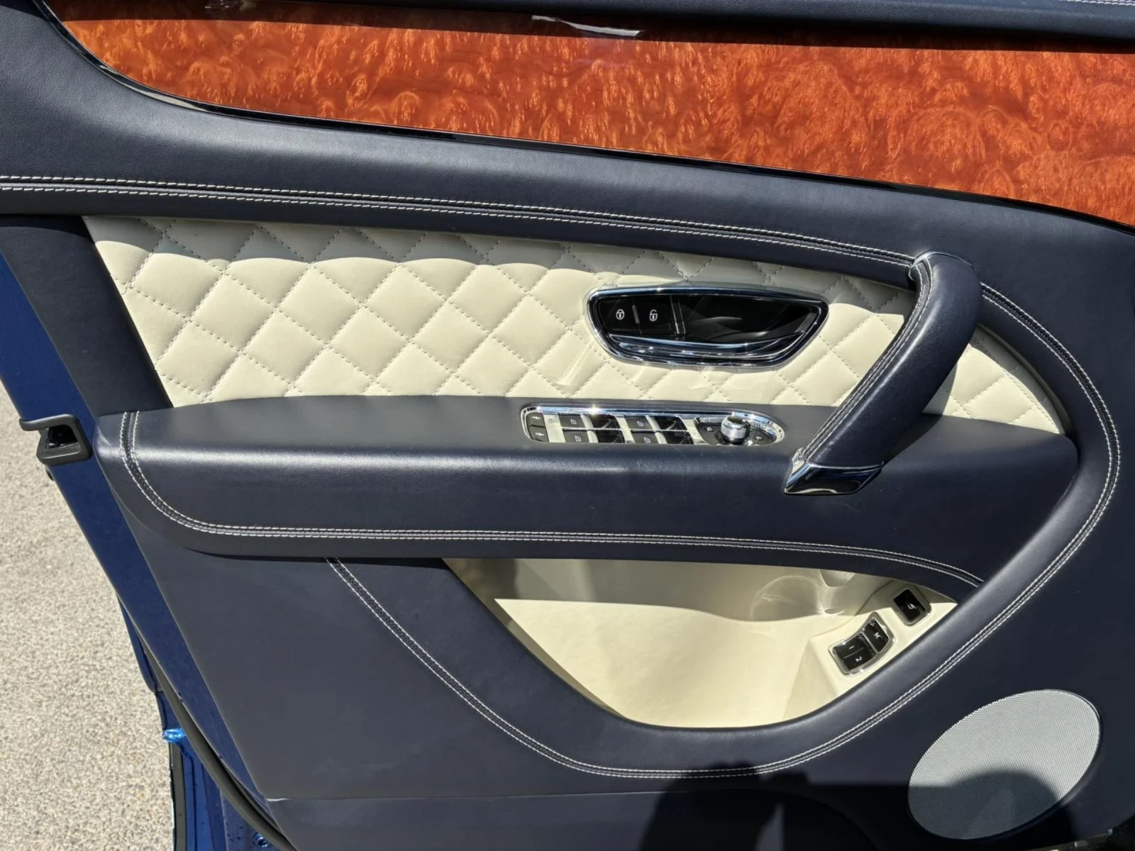 Bentley Bentayga MULLINER/Night Vision/Pano/Hud, снимка 14 - Автомобили и джипове - 54037386